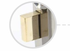Удобство установки, отсутствие необходимости определять левостороннюю/правостороннюю дверь или дверь внутрь/наружу. При отсутствии питания сохраняется состояние блокировки. Медная защелка с полированной поверхностью, длина удлиненной защелки >20 мм, более безопасная.